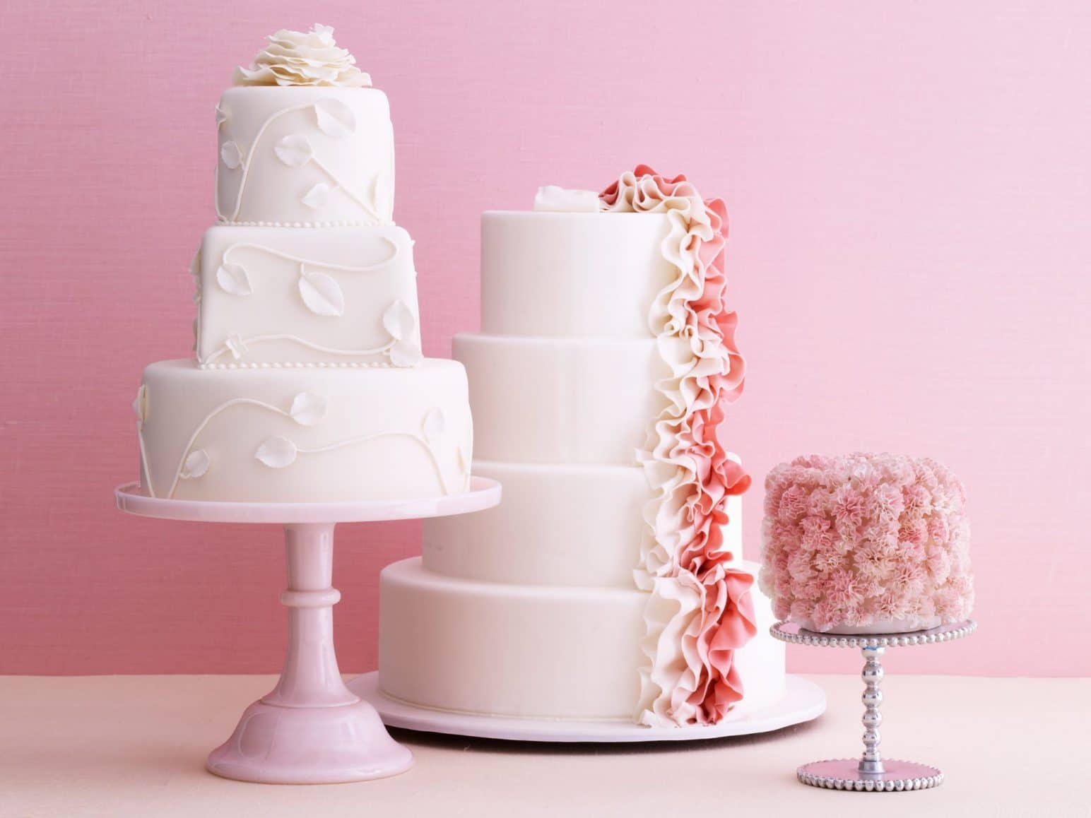 Insider Tips for Wedding Cake Baking: Hints for Making Homemade Professional Cakes