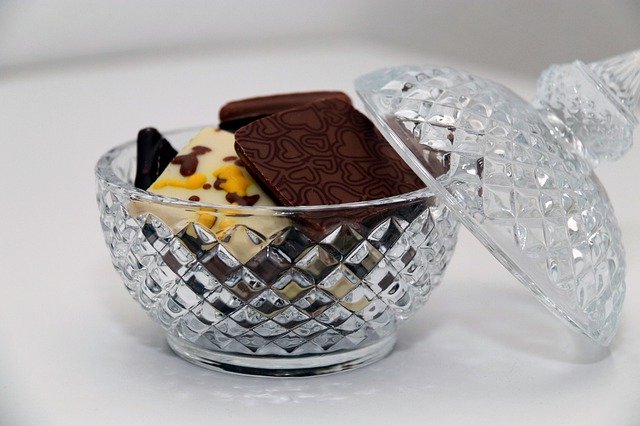 Handmade Chocolate Bowl For Fruit or Gifts: Simple to Make Impressive Centrepiece Basket of Rich Cocoa
