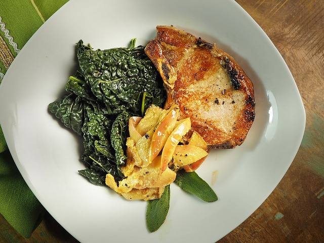 Peppercorn and Rosemary Crusted Baked Pork Loin: Along with Different Seasoning Ideas for Rubbing on a Simple Roast