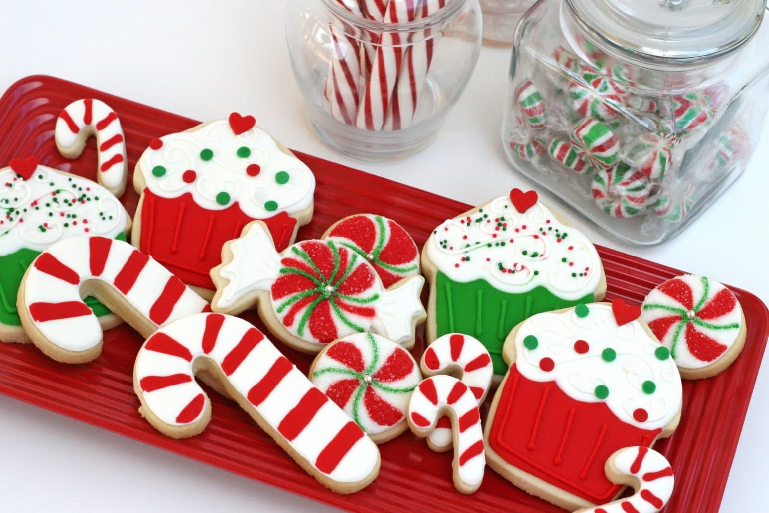 Simple Christmas Decorating and Baking: Easy and Inexpensive Ways to Spruce Up the Holiday