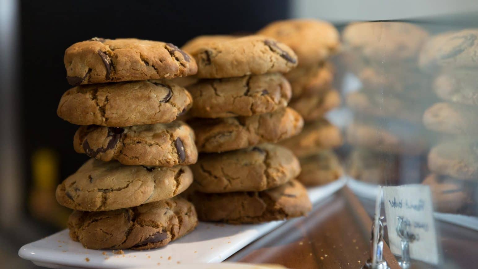 Tips for Saving Money on Fresh Bakery and Deli Goods