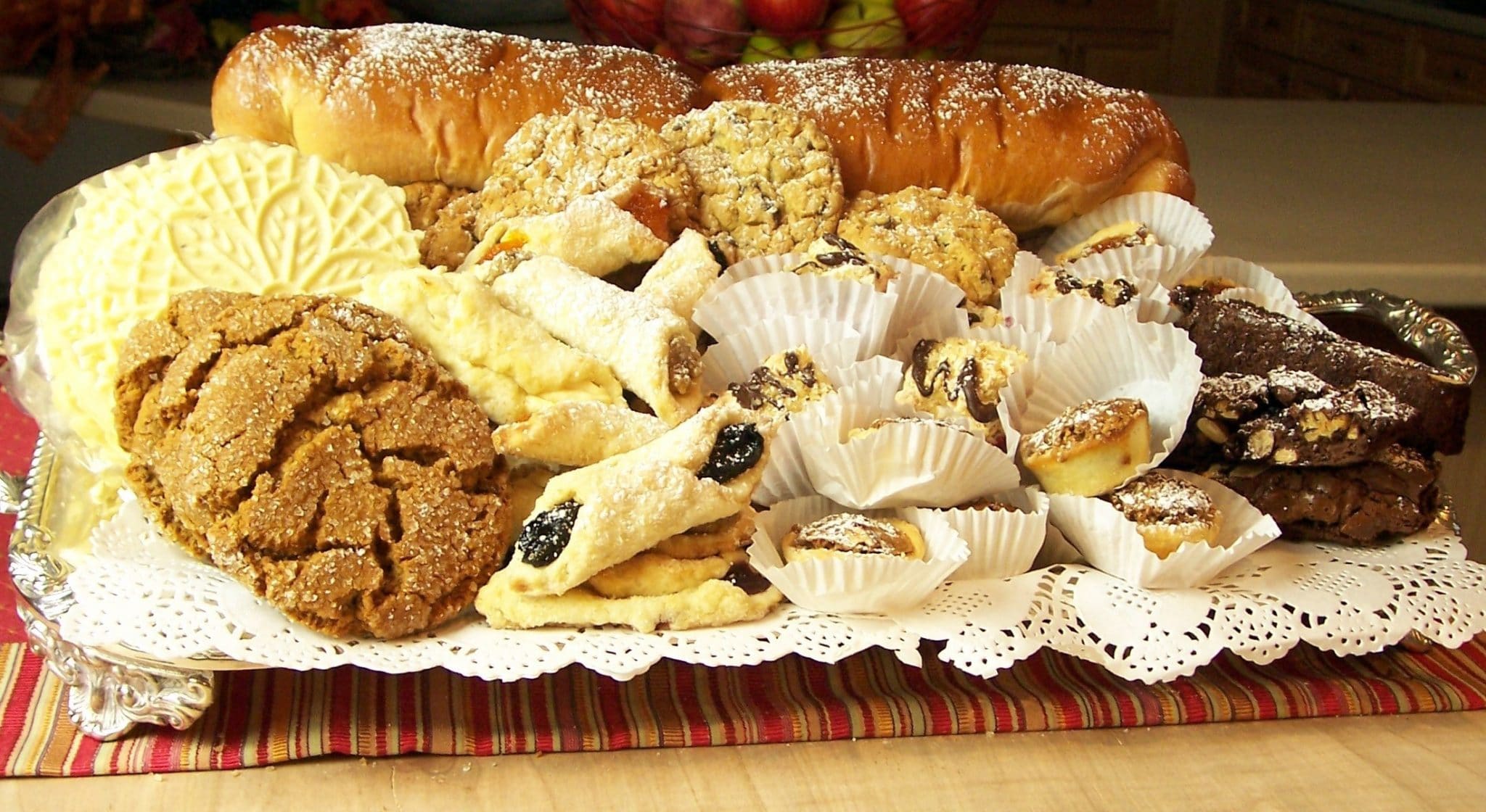 Guide to Buying Cheap Baked Goods at the Grocery Store