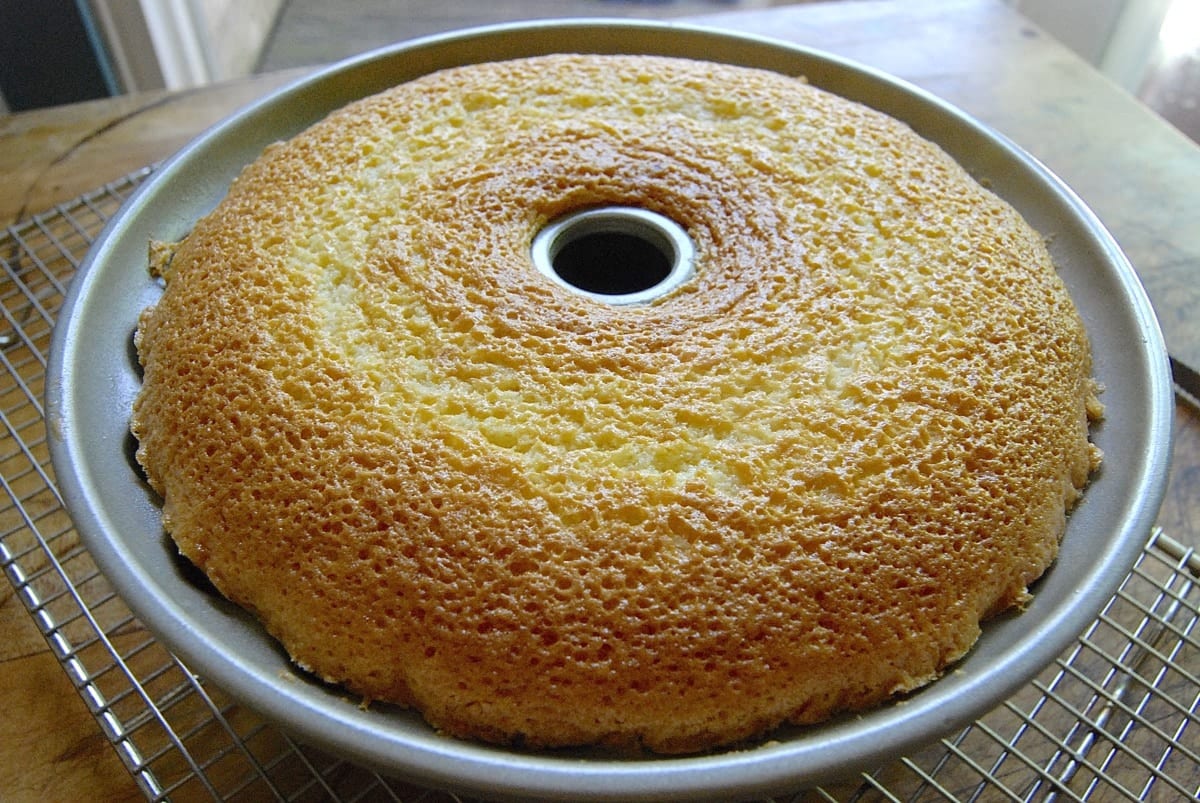 Bake a Cake Without Sticking to the Pan