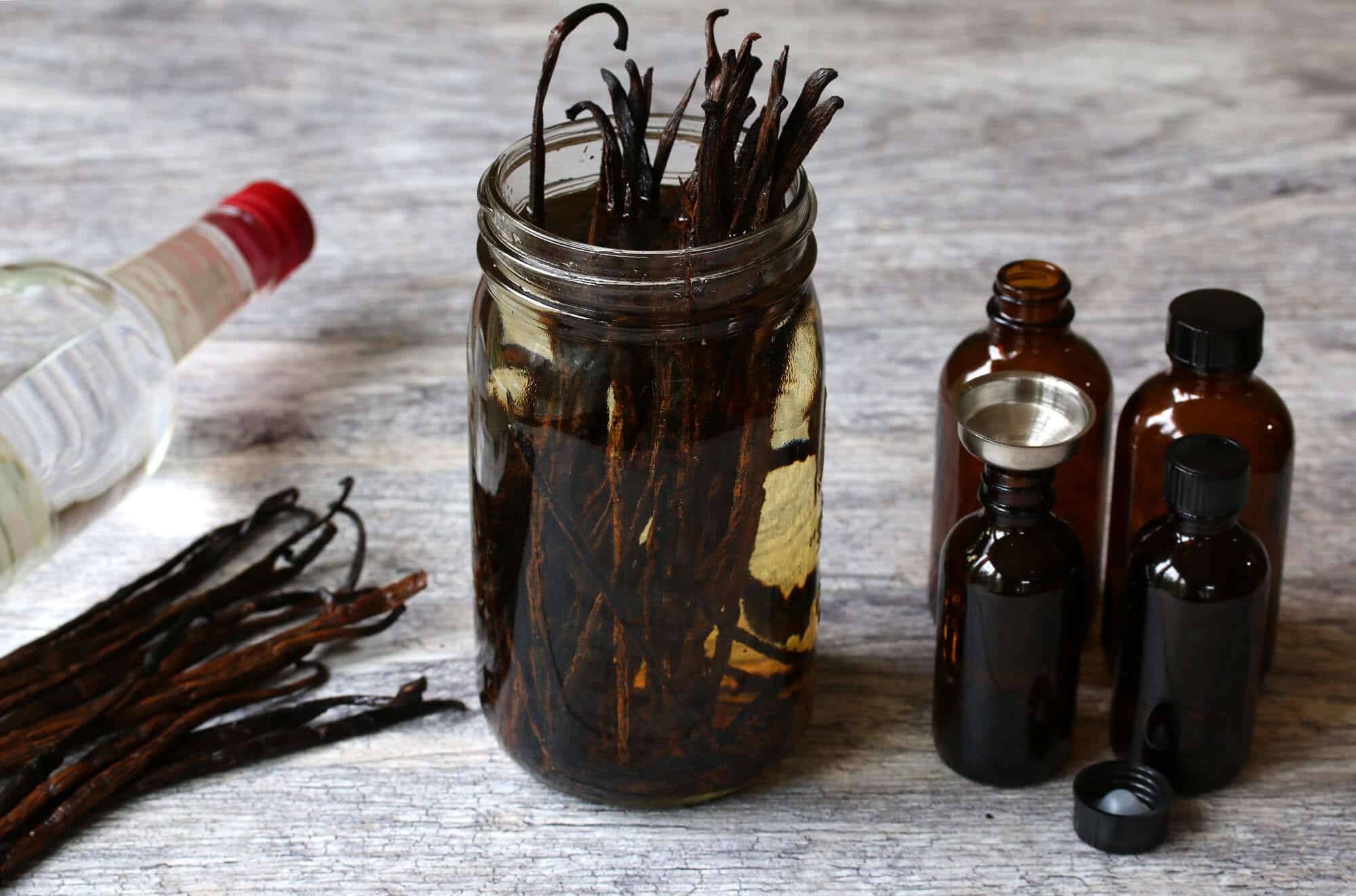 How to Make Homemade Vanilla Extract