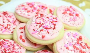 How to Make Valentine's Cookies