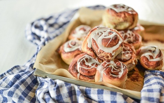 Traditional Baking: Quick, Easy Homemade Cinnamon Roll Recipe