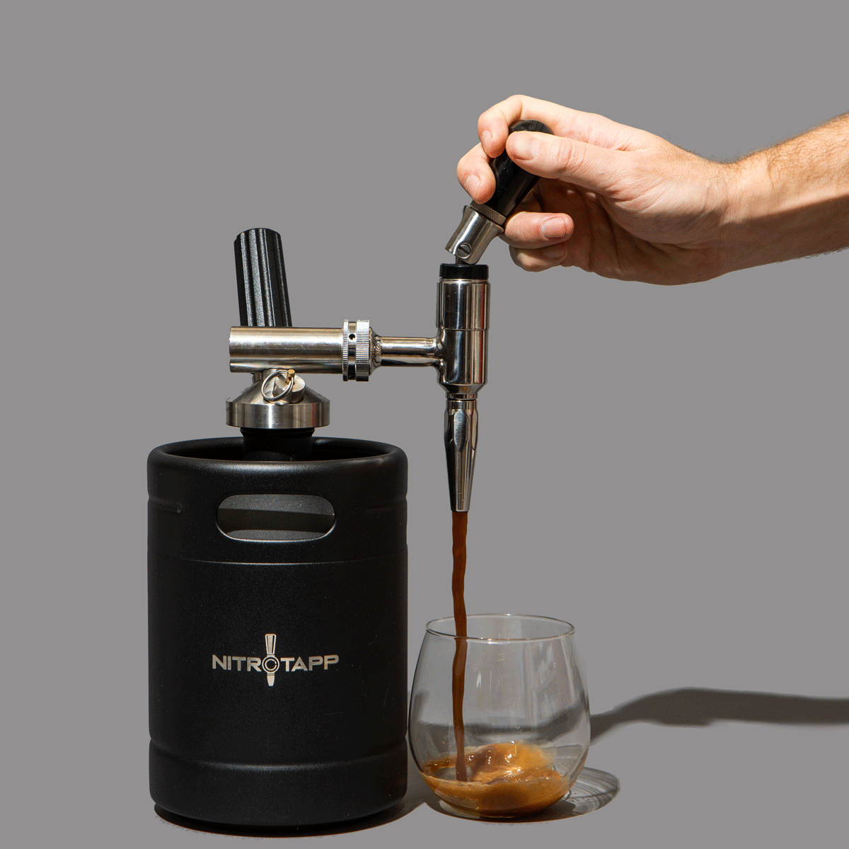 4 Reasons This At Home Nitro Coffee Maker Is Taking on Starbucks