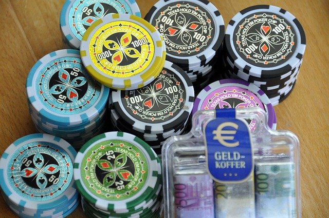 Six Amazing Facts About Online Casinos Which Are Attracting Billions