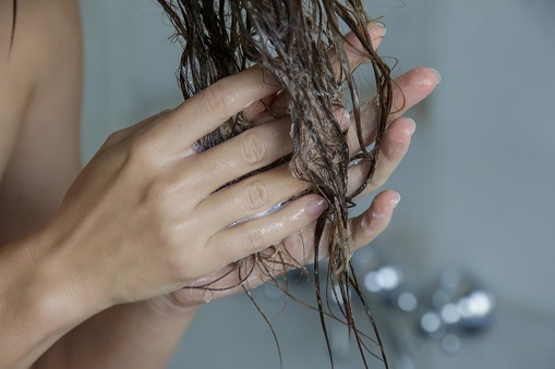 How Long Can You Leave Dish Soap In Your Hair? hair washing