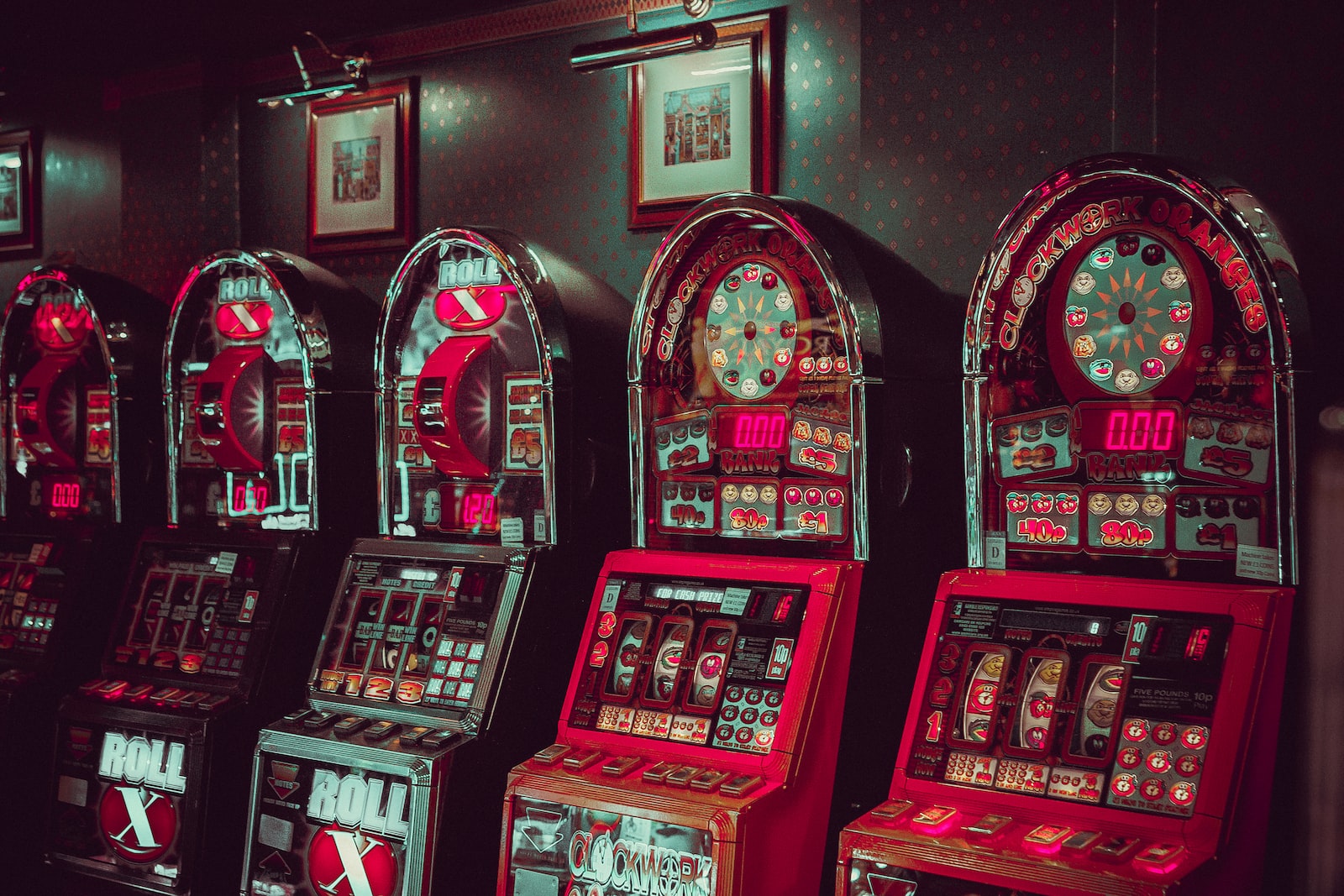How to Find a Top Online Casino Bonus gray-and-red arcade machines
