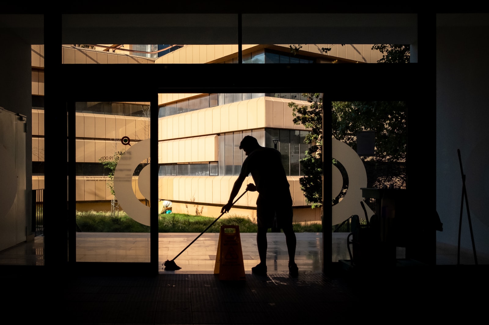 5 Reasons to Hire a Cleaner for Your Home 5 Reasons to Hire a Cleaner for Your Home