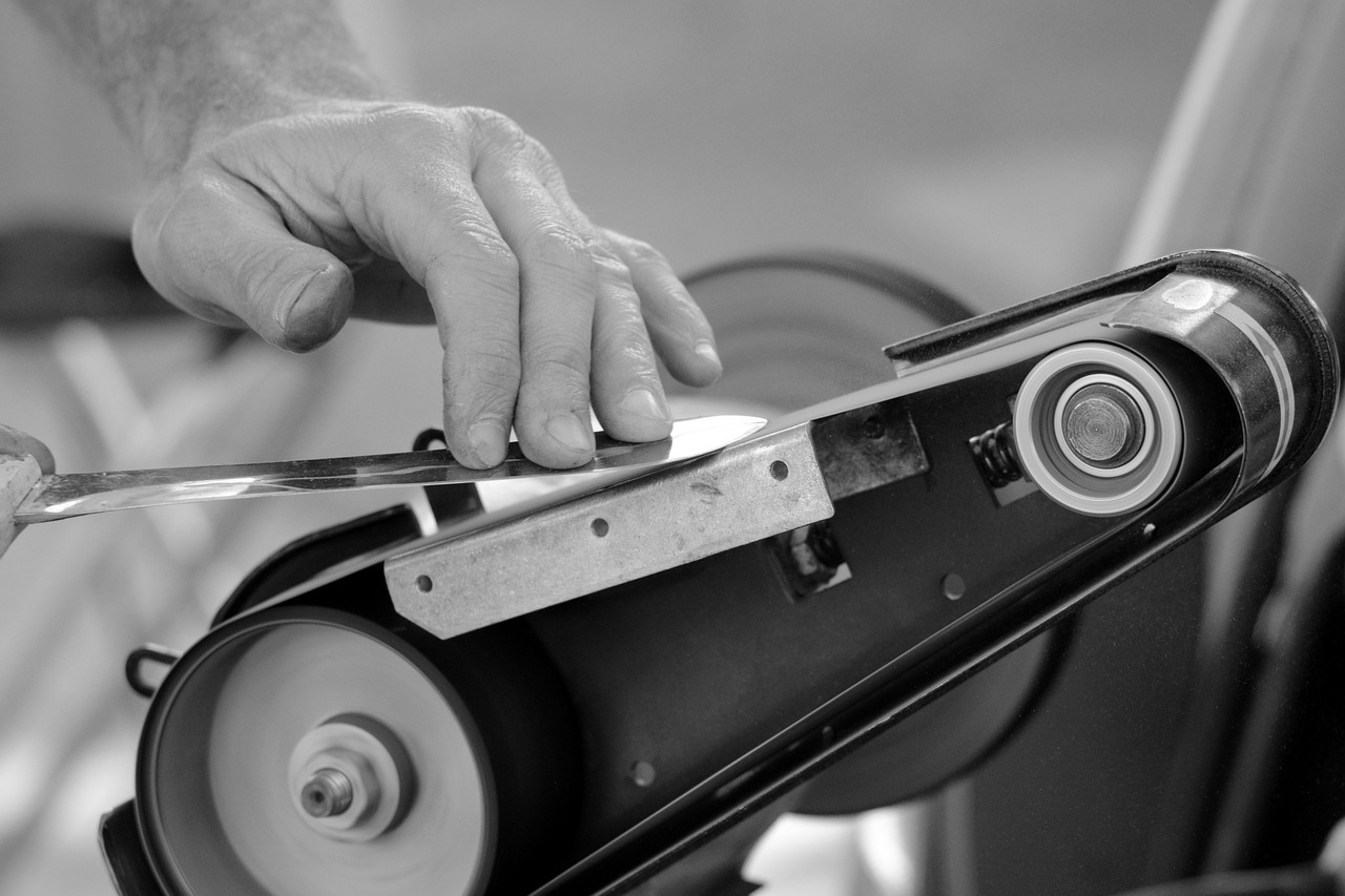 How to Sharpen Your Knife the Right Way – Tips from Master Bladesmiths sharpen, knife, craft