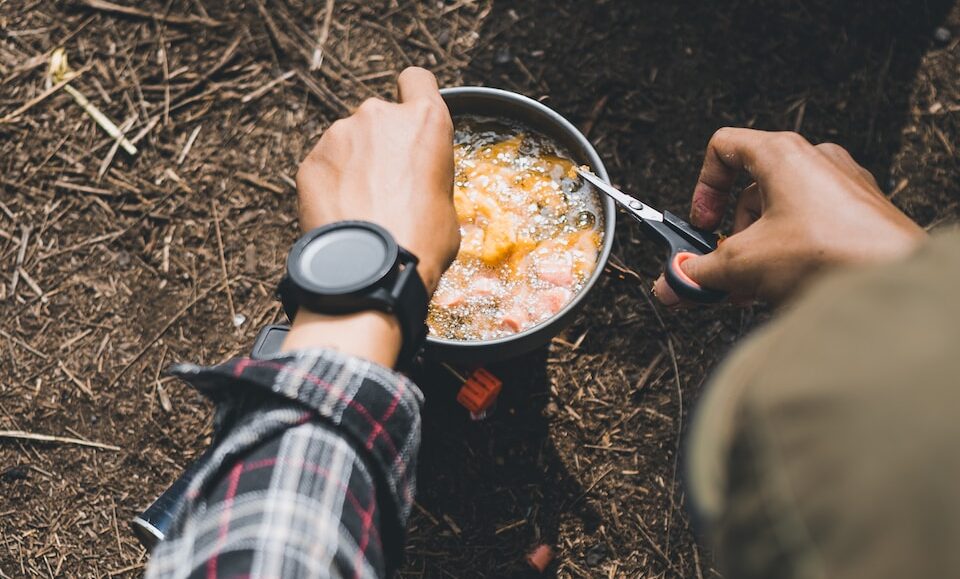 10 Alternative Cooking Methods In Case of Power Failure person cooking on stainless steel bowl